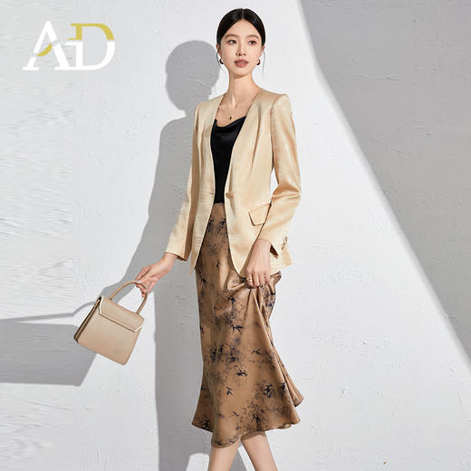 气质知性名媛卡其色天丝缎面国风印花焦糖色鱼尾裙西装套装两件套 商品图3