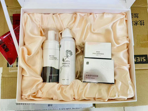 实用而美·套装客制伴手礼  具体咨询猪猪pigmask：礼颂心意 不同需求不同规格：洁肤 补水 修护 紧致 提升 抗皱 防护等多功能定制伴手礼 可根据需求重新组合， 商品图4