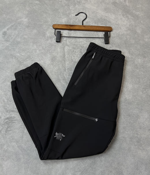 鸟 2024秋季新款 男士 加绒立体舒适刺绣小标拼接软壳休闲长裤 Z-11955 商品图13