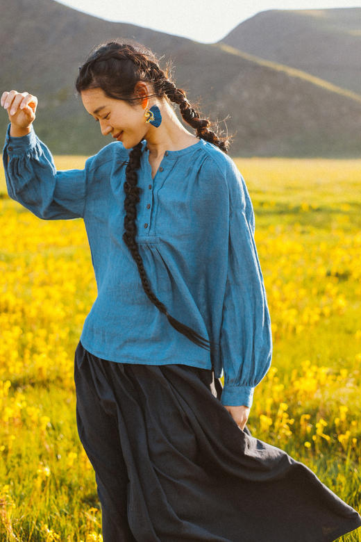 绽放旅行女装618朵/亚麻灯笼袖小碎褶圆领半开门襟落肩长袖衬衫 商品图5
