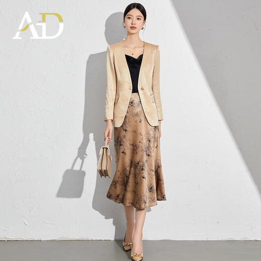 气质知性名媛卡其色天丝缎面国风印花焦糖色鱼尾裙西装套装两件套 商品图0