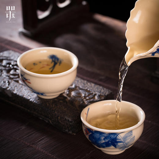 问鼎器度汝窑鹅黄青花闲意杯（芭蕉锦鸡）闲意杯（芙蓉锦鸡）（缺货）闲意杯（锦鳞碧波）（缺货）闲意杯（藤萝萦萦）（缺货） 商品图4