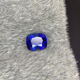 1.05克拉蓝宝石裸石