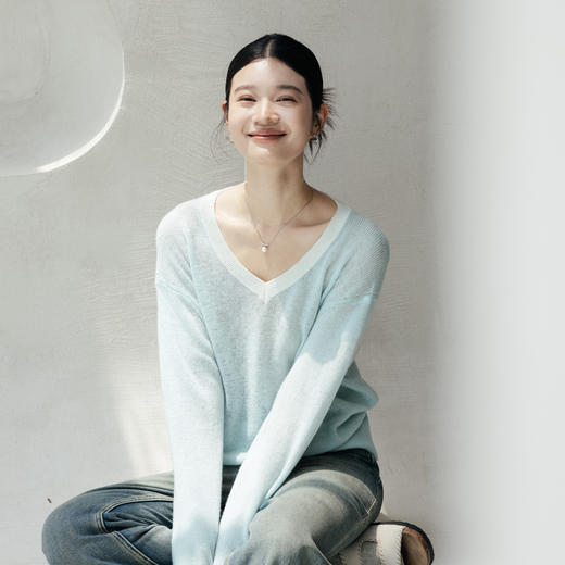 绽放旅行女装550朵/早秋重磅山羊绒v领撞色领口拼接套头针织衫 商品图2