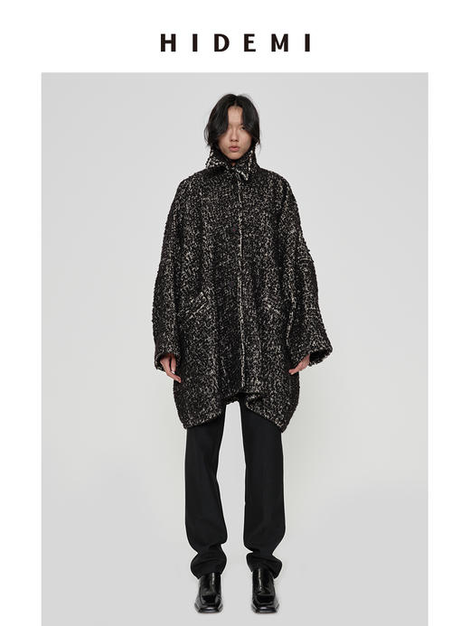 HIDEMI 【孟子义同款】极简大廓形伞状澳毛粗花呢花纱全羊毛翻领落肩厚款纽扣大衣 芝麻黑灰/奶油灰 商品图9