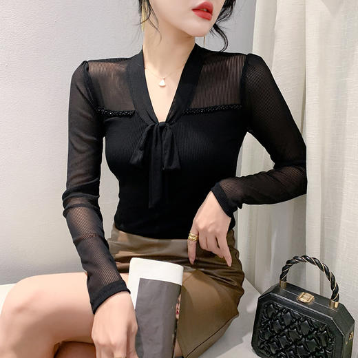 MZ1547蝴蝶结长袖t恤女秋装设计感钉珠修身显瘦内搭打底衫v领网纱上衣潮 商品图1