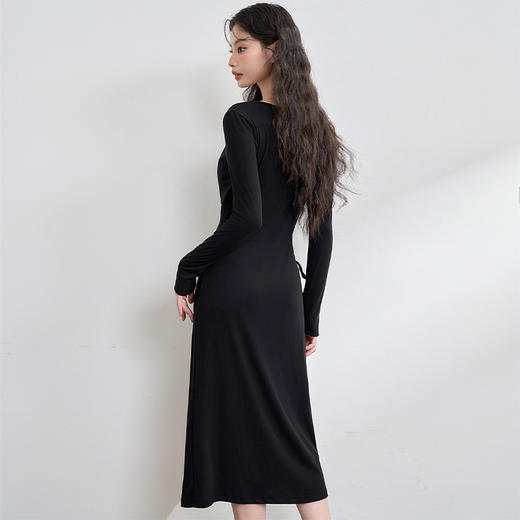 西遇法式V领连衣裙女秋季新款轻熟气质高级感开叉黑色长裙D3742628 商品图4