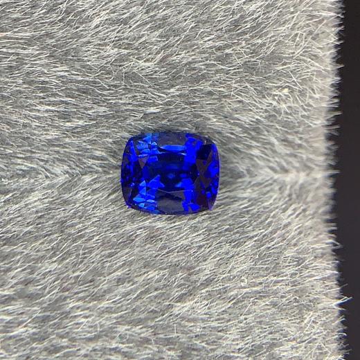 1.05克拉蓝宝石裸石 商品图3