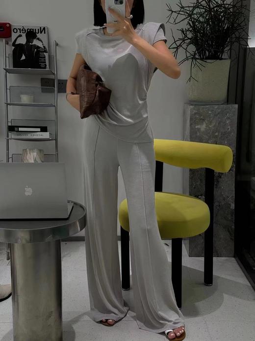 HJ2T35_漆黑色_T 恤_夏季_显瘦正肩垫肩小飞袖垂感百搭通勤修身上衣_高级女装_BERNIEELEN 伯妮斯茵 商品图1