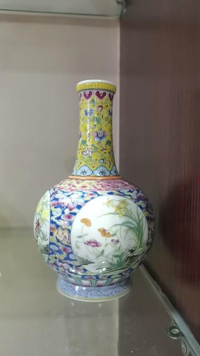 开窗四季花卉纹瓶 商品图0