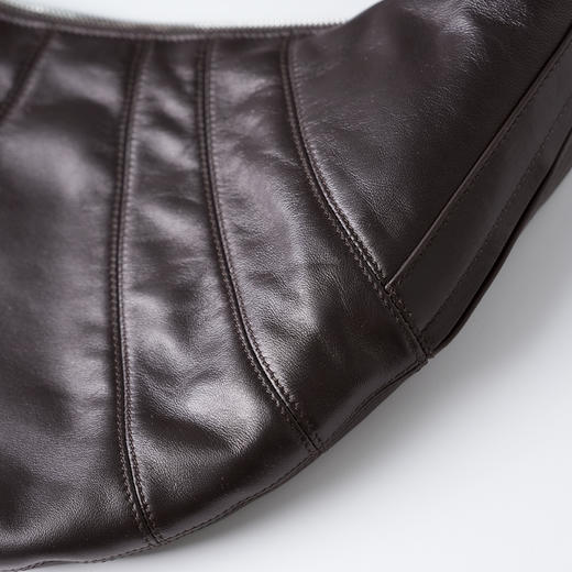 ROMI STUDIO“法式优雅”全粒面羊皮大容量单肩斜挎牛角包 434TS007 商品图4