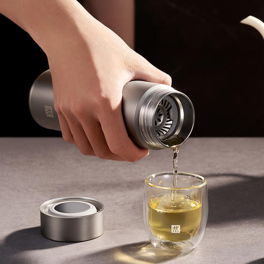 1030830 双立人钛真空保温茶滤杯480mL 商品图4