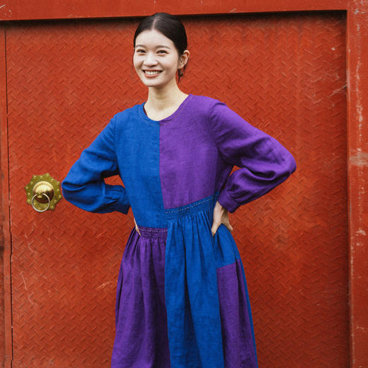 * 绽放旅行女装638朵/亚麻拼色蓝紫撞色打揽手工绣宽松长袖连衣裙 商品图1