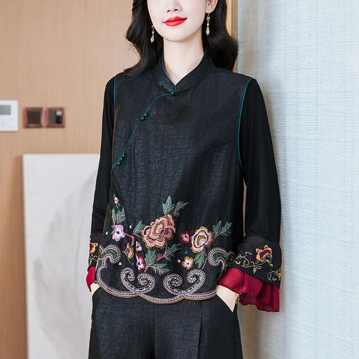 KQL422H2393 国风复古重工刺绣马甲女秋季新款人丝香云纱中式立领背心女 商品图4