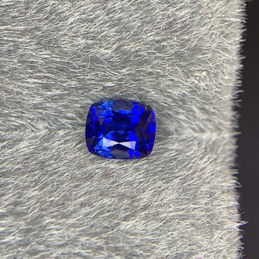 1.05克拉蓝宝石裸石 商品图1