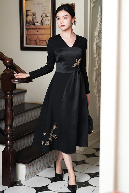 逸红颜明月优选 <爆款二团>#3种面料拼接的优雅礼服裙「北茉」雅金刺绣高定奢华 商品图7