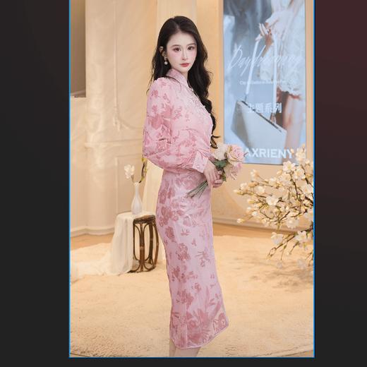 MAXRIENY2024年烧花丝绒显百粉色新中式连衣裙连衣裙碎花显瘦气质(货号:MF85DR753) 商品图1