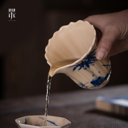 问鼎器度汝窑鹅黄青花馨香公杯（清竹幽兰）（写意紫藤）（缺货） 商品图5