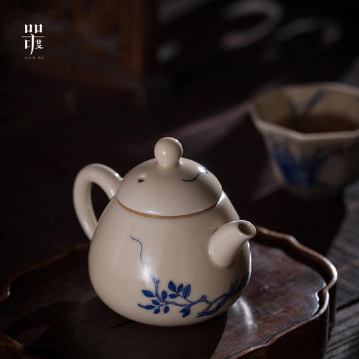 问鼎器度汝窑鹅黄青花梨形壶（松鸟图）（牡丹松鹤）（蝶恋花）（缺货） 商品图1