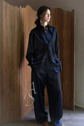 Studio Nicholson  墨蓝色GABLE尖长领丝羊毛衬衫