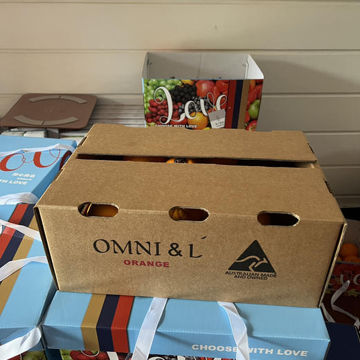 Cara Cara粉橙 ，产自于南澳大利亚墨累河流域，沐浴在纯净阳光与清新空气中的脐橙，昼夜温差大，自然生长。得天独厚的地理位置赋予它浓郁的香甜，果肉饱满多汁，一口尽享大自然的馈赠。10斤/箱 商品图4