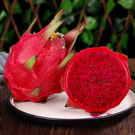 【红心火龙果，色泽诱人，果肉嫩滑，甜蜜爆汁~】红心火龙果 新鲜水果包邮 清新怡人的果香 水润细腻的果肉呼之欲出 让人忍不住口水直流-QQ 商品图0