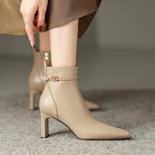 【预售7天】冬季新款尖头时尚瘦瘦靴春秋单靴高跟马丁靴  DB-M5370 商品图0
