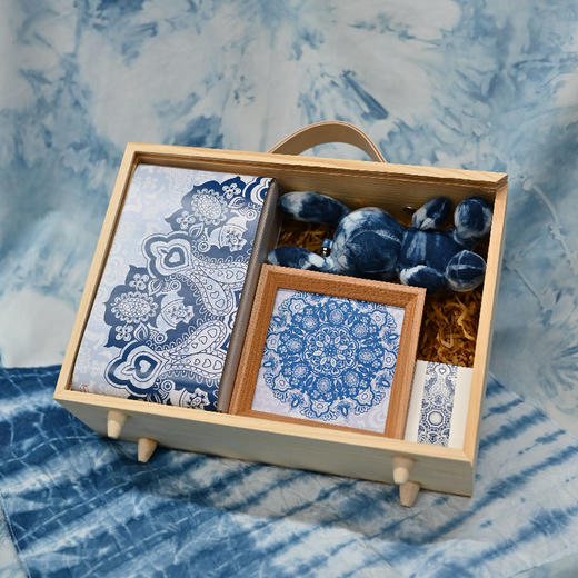 羽诗制造出品 靛蓝万象•浮光扎染兔相框夜灯月饼礼盒套装 商品图4