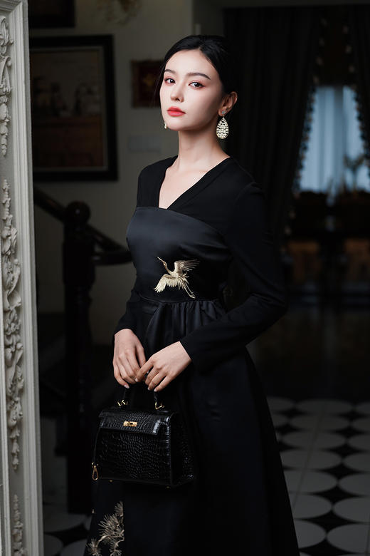 逸红颜明月优选 <爆款二团>#3种面料拼接的优雅礼服裙「北茉」雅金刺绣高定奢华 商品图8