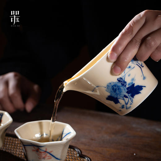 问鼎器度汝窑鹅黄青花露华公杯（鹤舞牡丹）（缺货） 商品图3