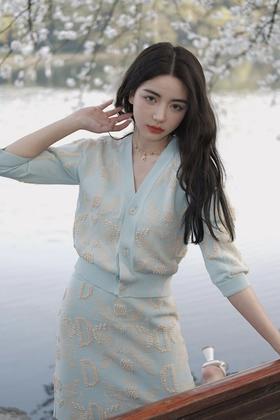 Le Malene 重工V领针织开衫半裙套装 16595