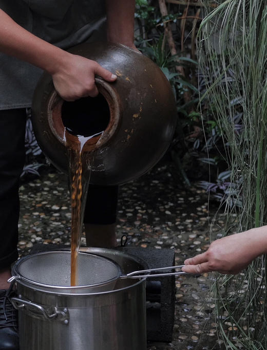 马克龙访华宴会同厂深夜小酒馆～“雪山限定优梅说”💰65体验微醺与自由  ✅三年一酿，实属稀缺  ✅纯自然发酵，零添加，青梅用料比水多  ✅多家五星级酒店及米其林餐厅定制酒 商品图3