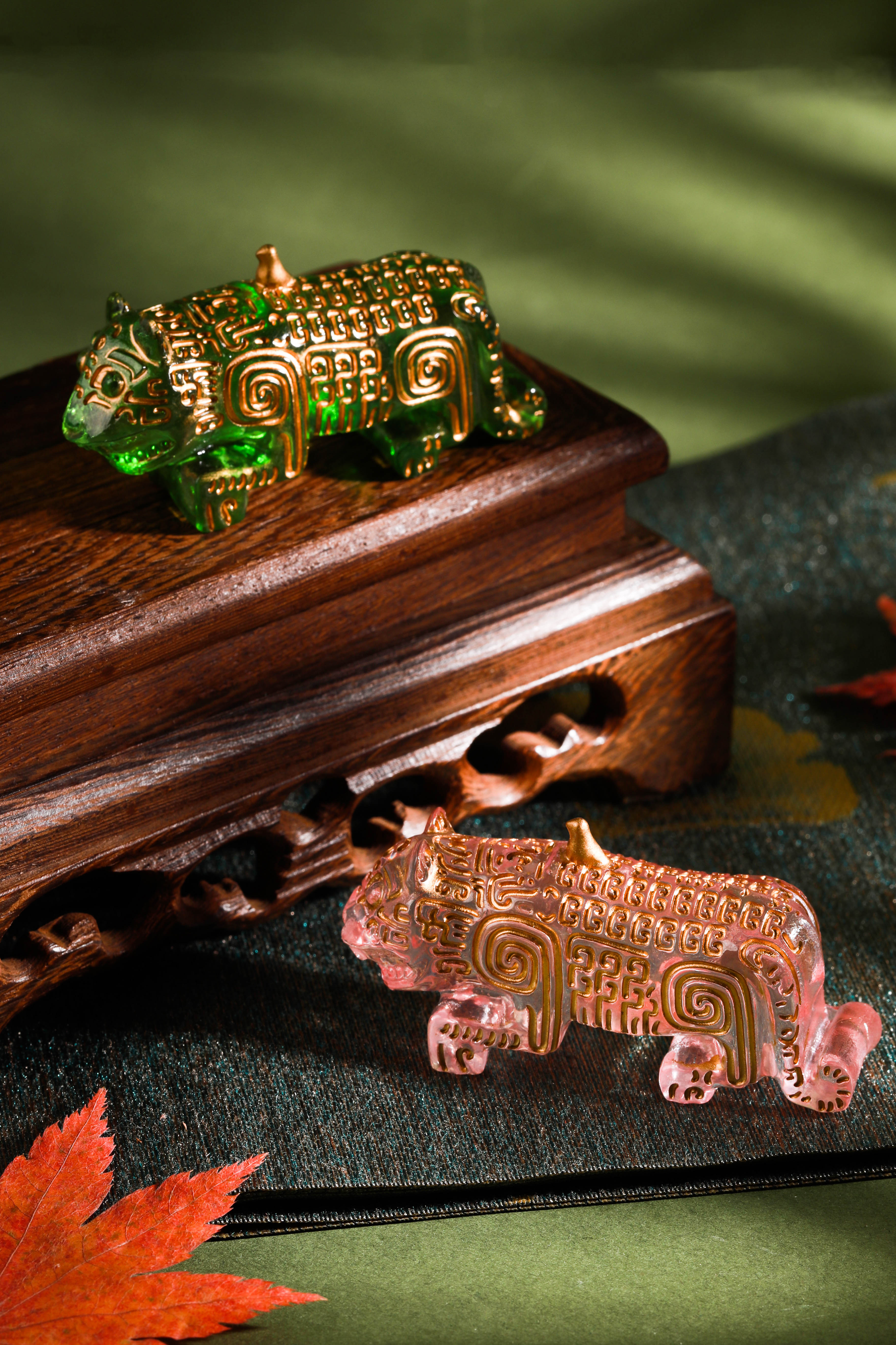 描金琉璃双尾虎冰箱贴