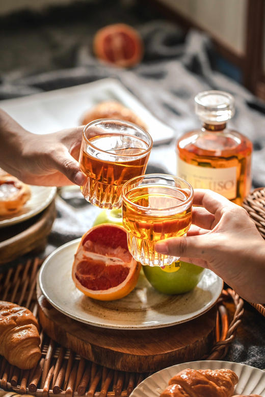 马克龙访华宴会同厂深夜小酒馆～“雪山限定优梅说”💰65体验微醺与自由  ✅三年一酿，实属稀缺  ✅纯自然发酵，零添加，青梅用料比水多  ✅多家五星级酒店及米其林餐厅定制酒 商品图1