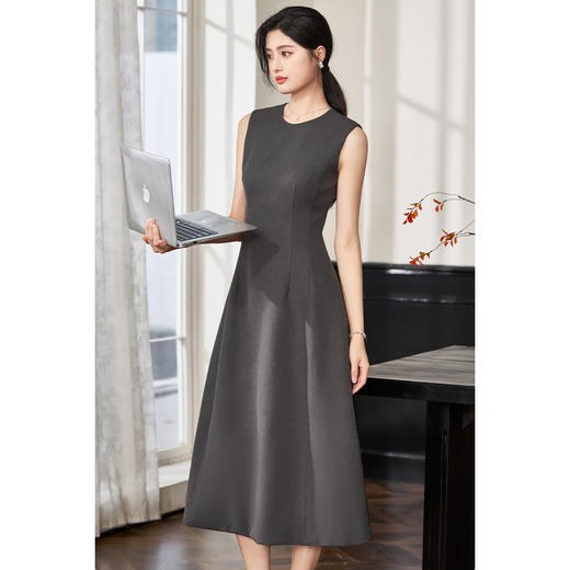 【现货】米思阳2026春季新款简约高级感轻礼服连衣裙气质显瘦背心裙女3797 商品图1