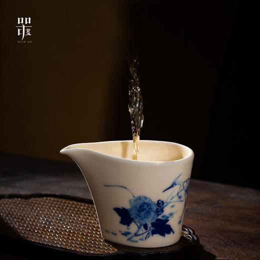 问鼎器度汝窑鹅黄青花露华公杯（鹤舞牡丹）（缺货） 商品图2