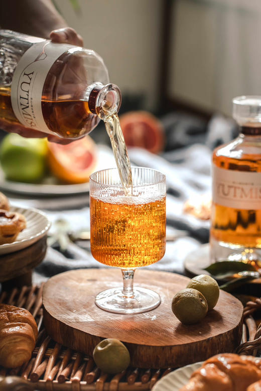 马克龙访华宴会同厂深夜小酒馆～“雪山限定优梅说”💰65体验微醺与自由  ✅三年一酿，实属稀缺  ✅纯自然发酵，零添加，青梅用料比水多  ✅多家五星级酒店及米其林餐厅定制酒 商品图0