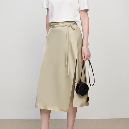 IN AND ON 新款半身裙女垂顺丝带显瘦百搭纯色通勤A字裙21769 商品图0