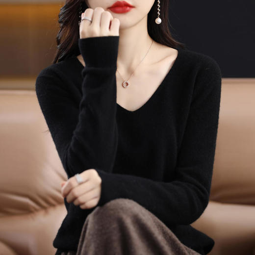 BANHUI板绘-XK1110一线成衣V领羊毛衫 | 柔软舒适 吸湿透气  滑糯顺垂 简约时尚 商品图2
