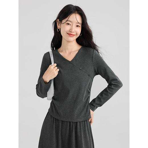 【专属特价】熙世界早秋套装新款通勤知性休闲灰色针织V领上衣半身裙两件套 商品图2
