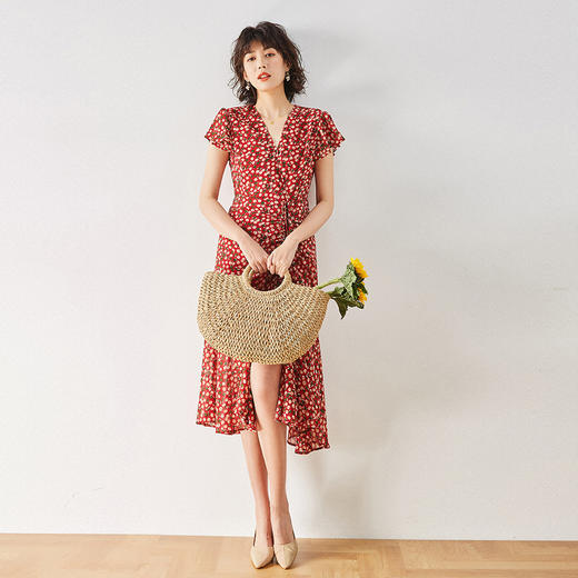 24严选夏季新款法式清新抽褶鱼尾碎花V领显瘦中长款连衣裙 7532 商品图1