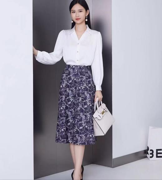 HJ3B53_帝释青色_半身裙_春秋_轻奢印花高腰遮胯显瘦通勤 A 字裙_高级女装_BERNIEELEN 伯妮斯茵 商品图0