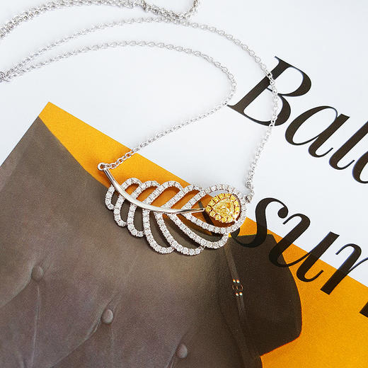 【天然正品】AU750白金时尚简约款0.190克拉羽毛造型钻石吊坠项链230824NJ11+  现售价：3680！ 商品图3