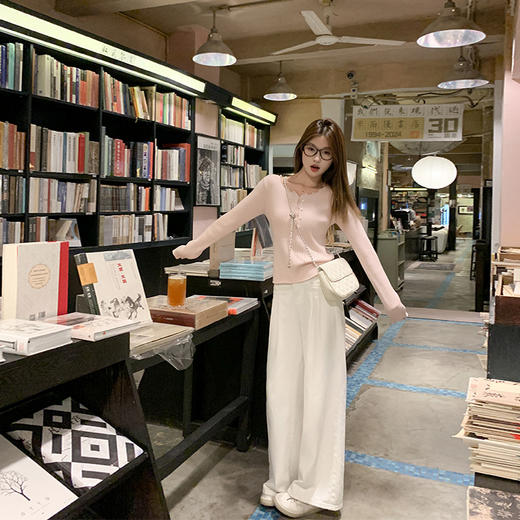 <曾小咸推荐>韩系简约花边领修身毛织打底衫 商品图4