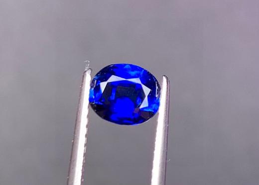 1.06克拉蓝宝石裸石 商品图0