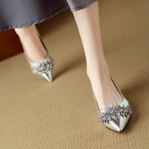 【预售5天】水钻方扣尖头浅口平底单鞋，百搭仙女风低跟鞋DB&M6019 商品图3