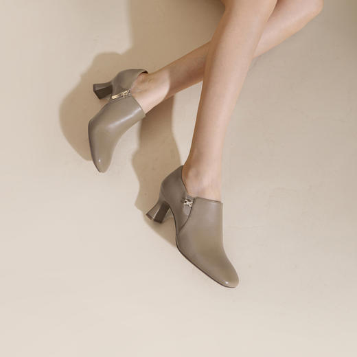 【静音系列】千百度粗高跟深口单鞋女秋冬通勤羊皮踝靴A24483107 商品图1