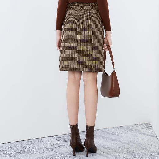 EITIE爱特爱冬季新款洋气时髦格纹高腰包臀半身裙女裙7606306 商品图4