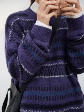 步履不停/3C13140C/圆领紫色条纹套头毛衣