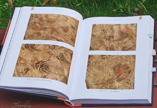 长沙马王堆汉墓文库 甲编：《马王堆一号汉墓纺织品》，16开，布脊精装，铜版彩印，全三册，湖南省博物馆编，喻燕姣主编，岳麓书社2024年8月一版一印，三册总定价：784，售价470元。 商品图7